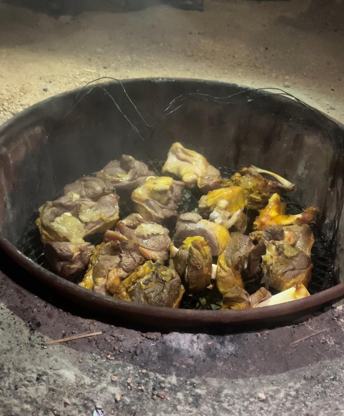 Dîner traditionnel sous la tente / Traditional dinner under the tent